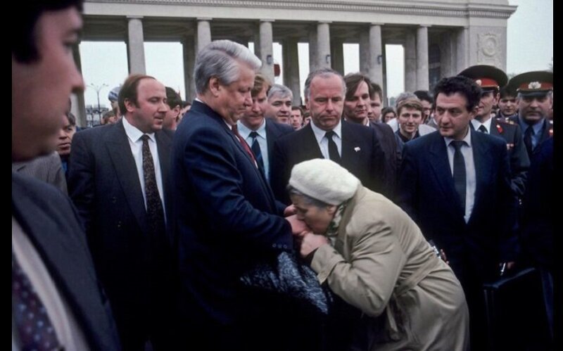 оклонница Ельцина в 1992 году.