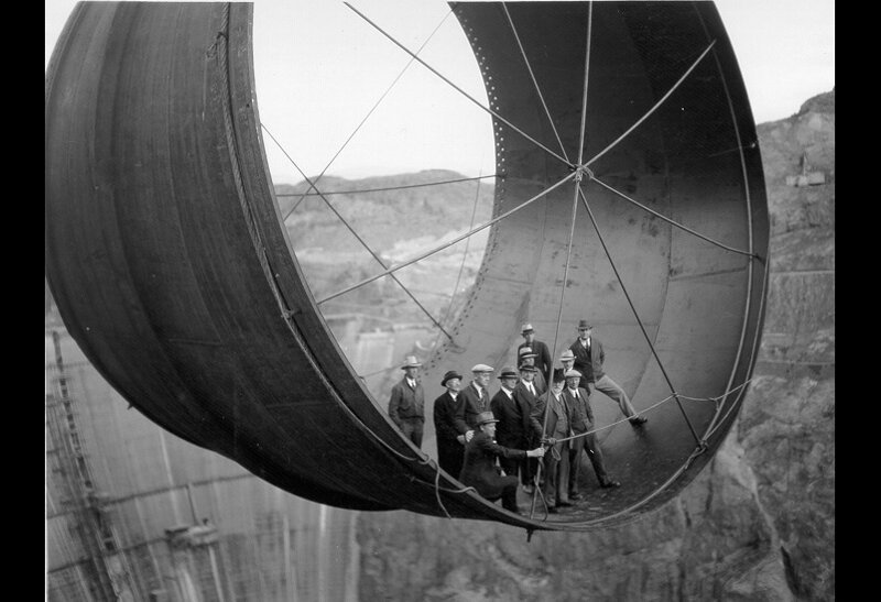 Труба для плотины Гувера. Великое промышленное творение в 1935 году.