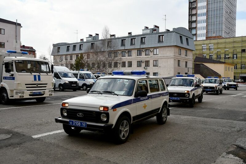 Новые отечественные автомобили вручили кузбасским полицейским