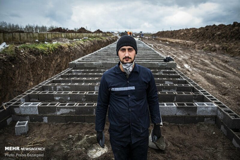 Захоронение умерших от COVID-19 в Иране