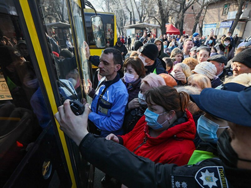 Интересно скока будет стоить аусвайс на автобус и когда киевские таксисты купят Мальдивы??!