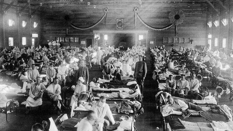 Эпидемия началась в конце Первой мировой войны и быстро обошла этот крупнейший на тот момент вооруженный конфликт по масштабу жертв