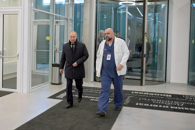 Владимир Путин посетил больницу в Коммунарке
