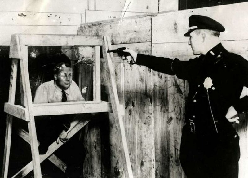 Испытание пуленепробиваемого стекла в Нью-Йорка, 1931 год