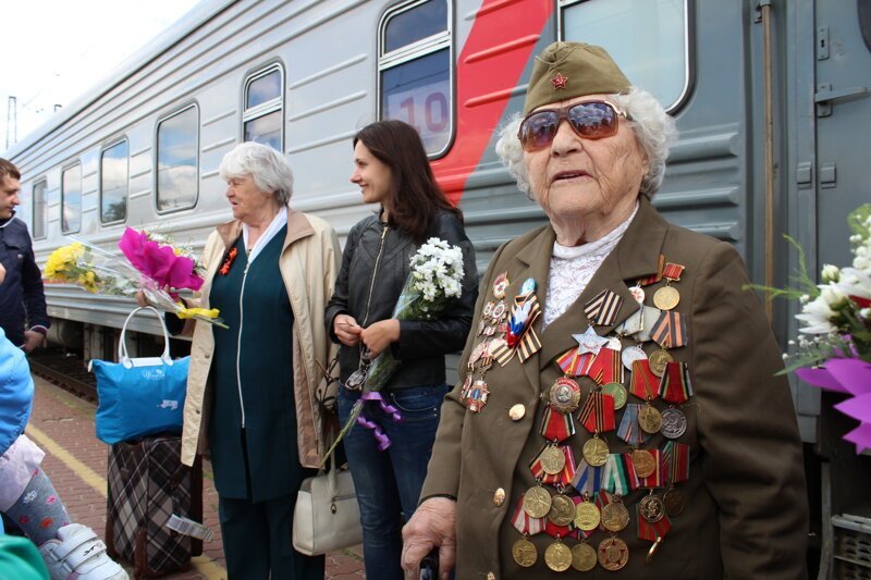 На 94-м году жизни ветеран Великой Отечественной впервые прыгнула с парашютом