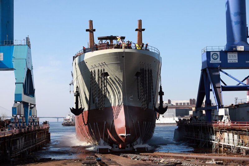 27 марта Адмиралтейские верфи спустили на воду головной траулер проекта СТ-192 «Капитан Вдовиченко»