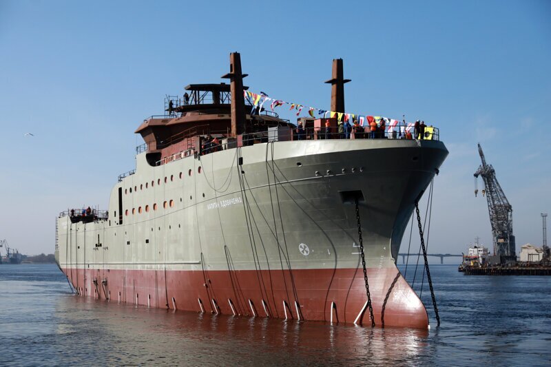 27 марта Адмиралтейские верфи спустили на воду головной траулер проекта СТ-192 «Капитан Вдовиченко»