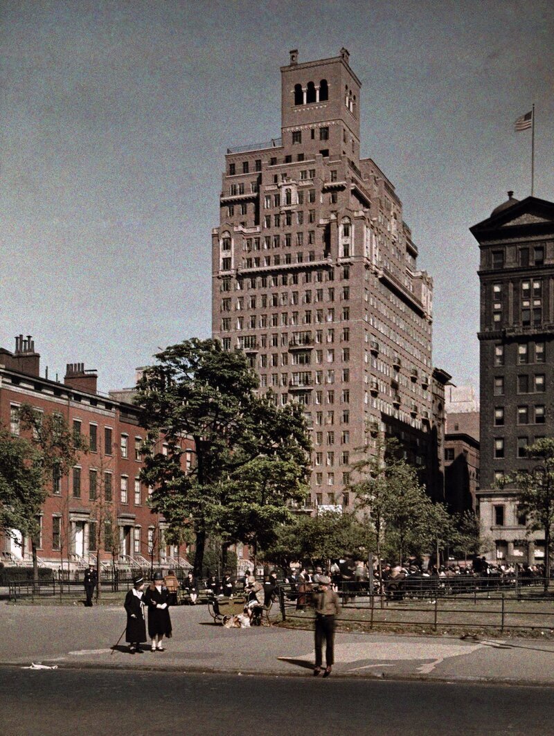 1929. Манхэттен, Нью-Йорк – вид на Вашингтон-сквер. Автор фото: Клифтон Р. Адамс и Эдвин Л. Вишерд