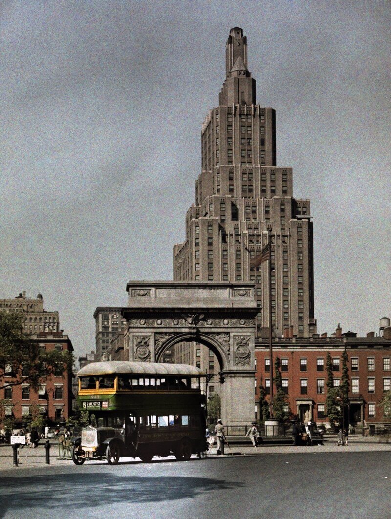 1929. Нью-Йорк – вид на Вашингтон-сквер и Пятую авеню. Автор фото: Клифтон Р. Адамс и Эдвин Л. Вишерд
