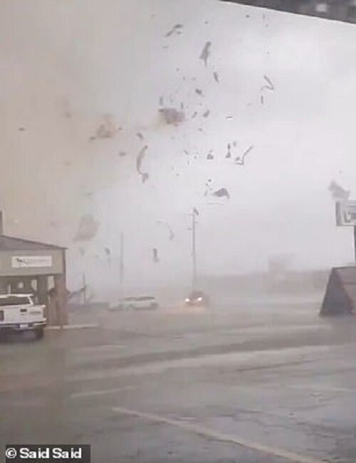 Торнадо нарушил карантин в Арканзасе