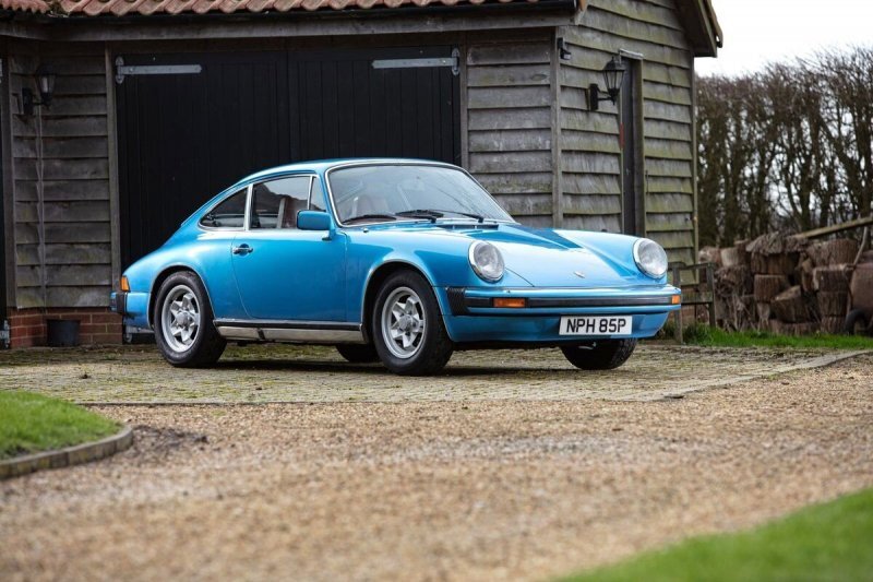 3. Porsche 911 1976 года (№9116301599) продан за £29,250 (4 300 000 руб.).
