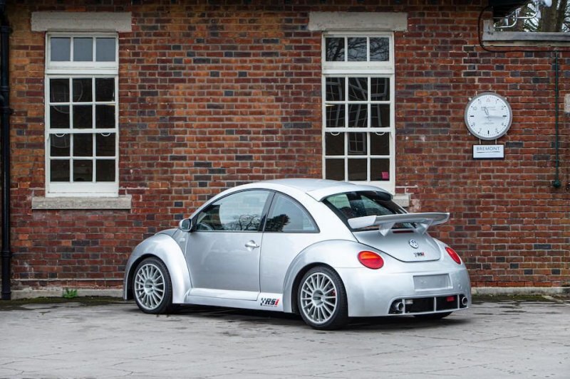 2. Volkswagen's Beetle RSi 2001 года продан за £33,750 (5 100 000 руб.).