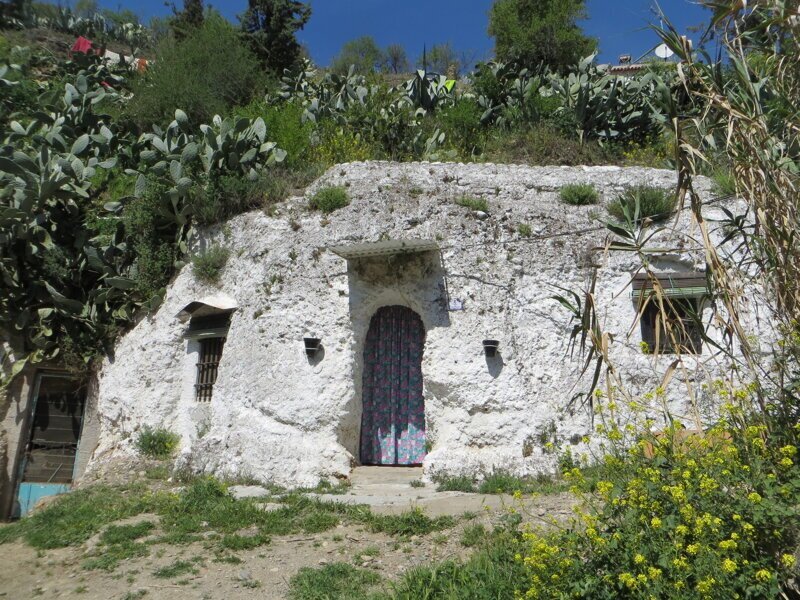 Пещерный город Сакромонте