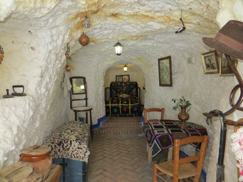 Пещерный город Сакромонте