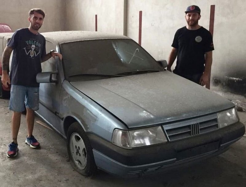 В Аргентине обнаружили склад с новыми нераспроданными автомобилями итальянских марок 1990-х