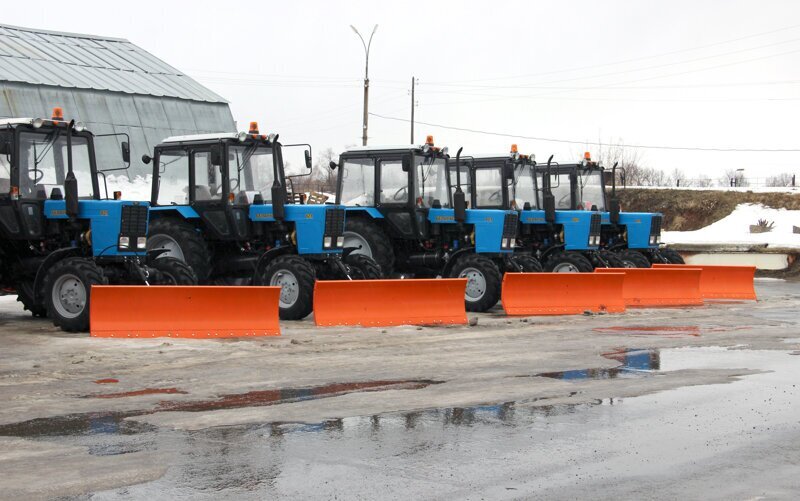 Очередная партия новой специализированной техники закуплена АО «Удмуртавтодор» - четырнадцать тракторов и 4 дорожные машины ЭД-405А на базе самосвала Камаз  