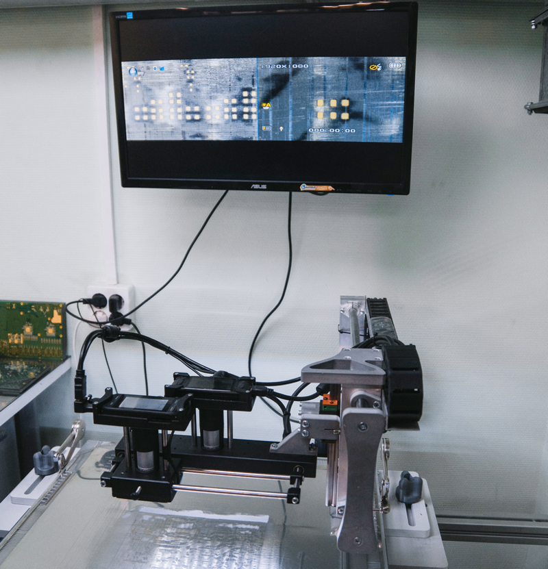 Сотрудники НГТУ наладили выпуск учебно-производственного комплекса для печатного монтажа микросхем