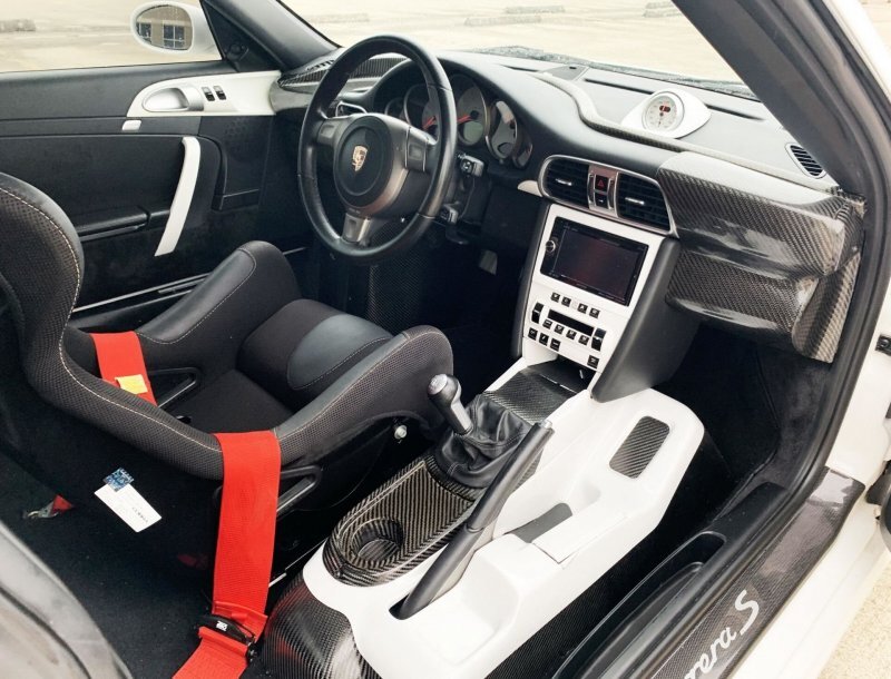 Porsche 911 Carrera S Centro с центральным расположением сиденья водителя