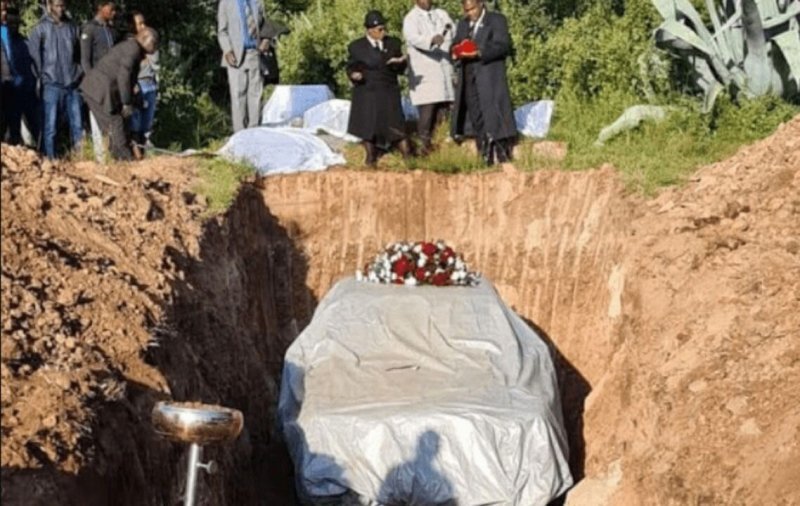 Владелец Mercedes-Benz пожелал, чтобы его похоронили вместе с машиной, и его желание исполнили