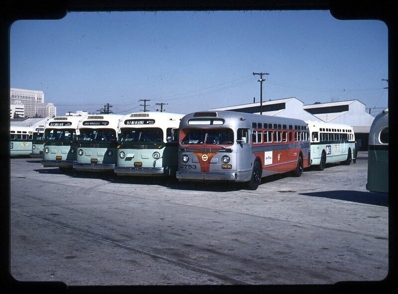 Автобусный парк. Лос-Анджелес, 1952-й год.