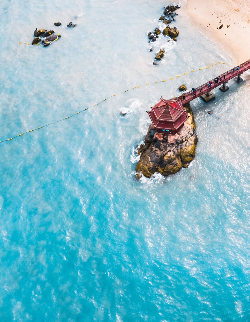 32. Пагода на пляже, Китай. Фото: @panvelvet (Россия)
