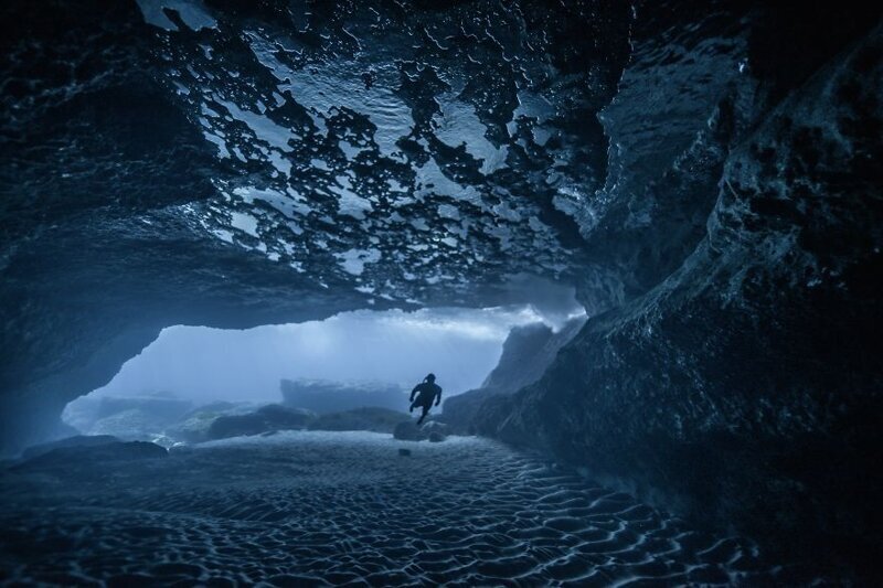 43. Подводные пещеры, остров Менорка. Фото: @victordevalles (Испания)