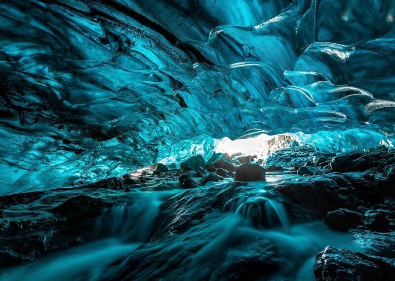 27. Ледяная пещера, Исландия. Фото: @ksmok (Малайзия)