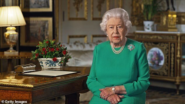 "Это напоминает мне 1940-й год": Елизавета II обратилась с речью к нации
