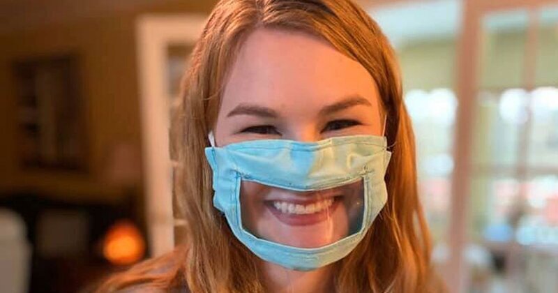 21-летняя студентка делает защитные маски для глухих