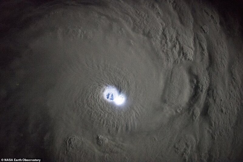 Тропический циклон Банси у восточного побережья Мадагаскара. Снимок сделан с борта МКС в январе 2015 года