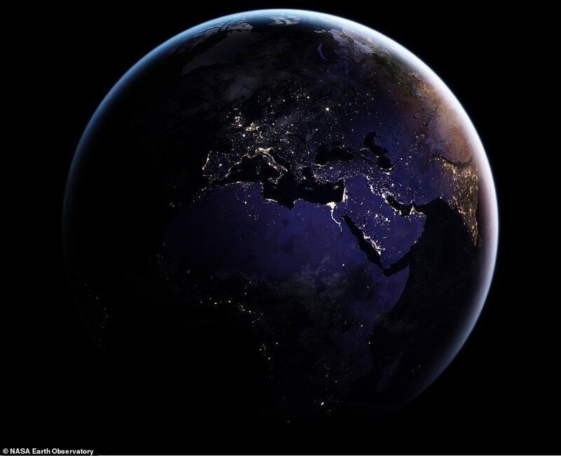 Снимок Земли 2016 года, с которого убрано все искусственное освещение. Так выглядела бы Земля без людей