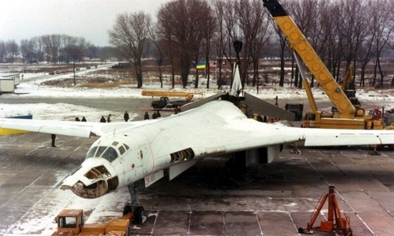 Украина, 1998 год. Американцы режут Ту-160.