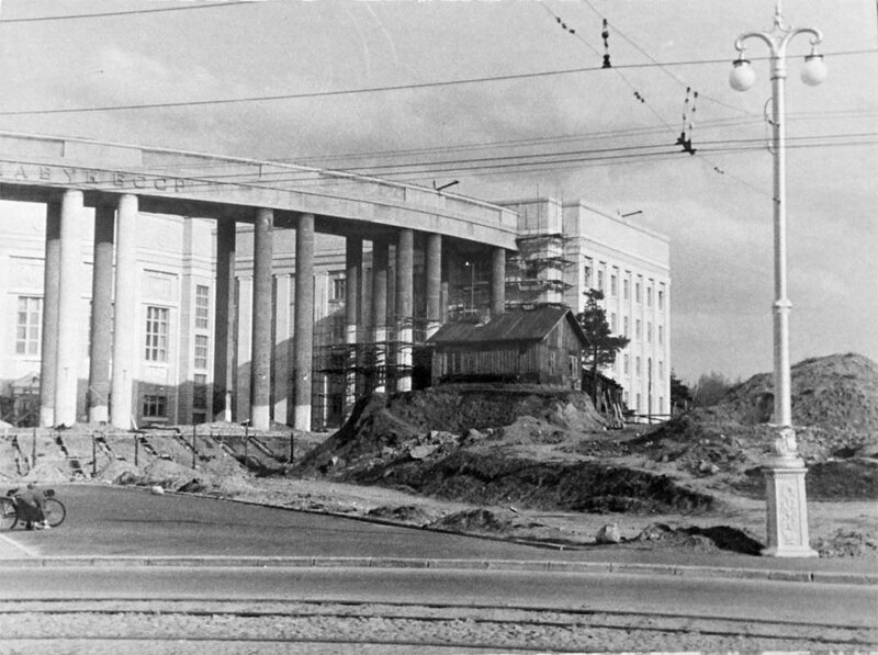 У Академии наук БССР, 1953 год, Минск