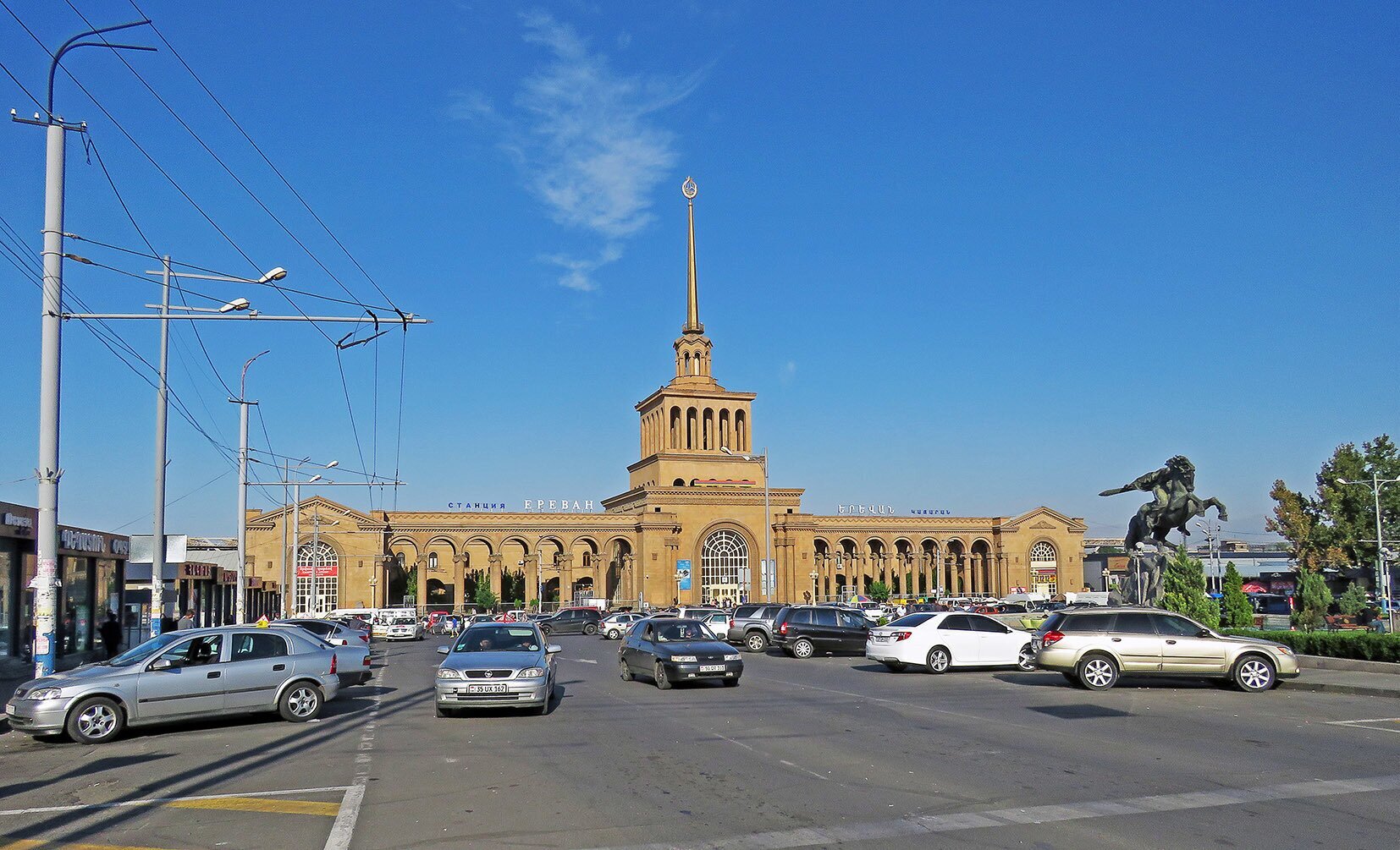 Станция ереван. Железнодорожный вокзал Ереван. ЖД вокзал Ереван. Вокзал станции Ереван. ЖД вокзал Ереван СССР.