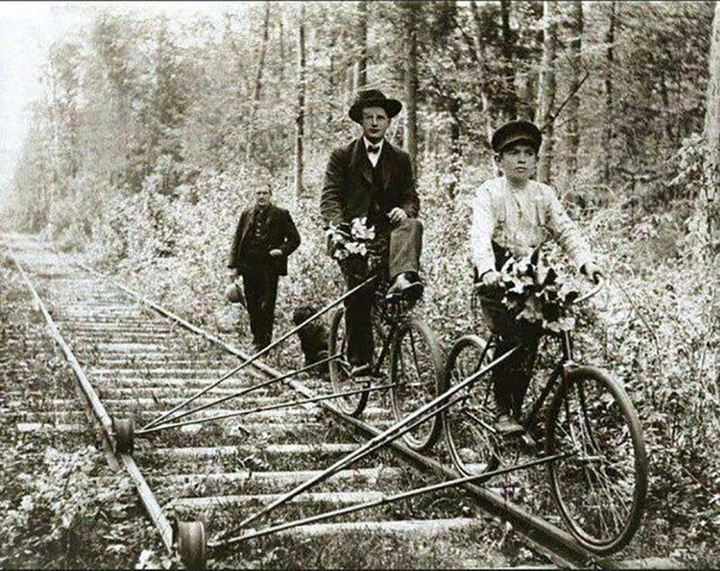 Велосипеды для езды по железнодорожным путям. США, 1910 год