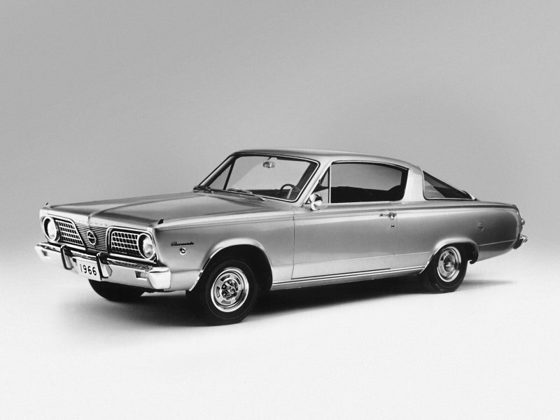 На фото рестайлинговая модель 1966 года - Plymouth Barracuda "Formula S". Внешность чуть "подпилена", но суть та же.