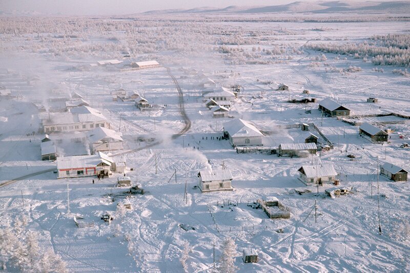 2. Оймякон, Якутия (9000 км от Москвы).