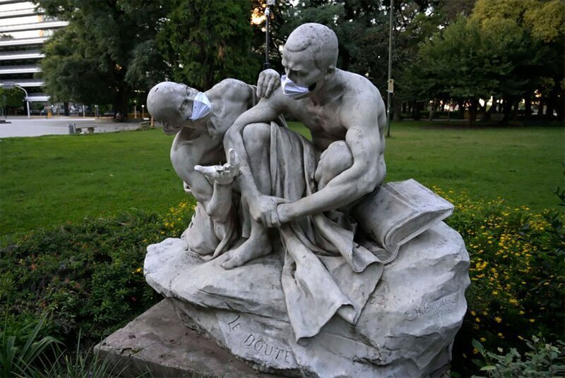 Скульптура у площади Сан-Мартин, Буэнос-Айрес, Аргентина