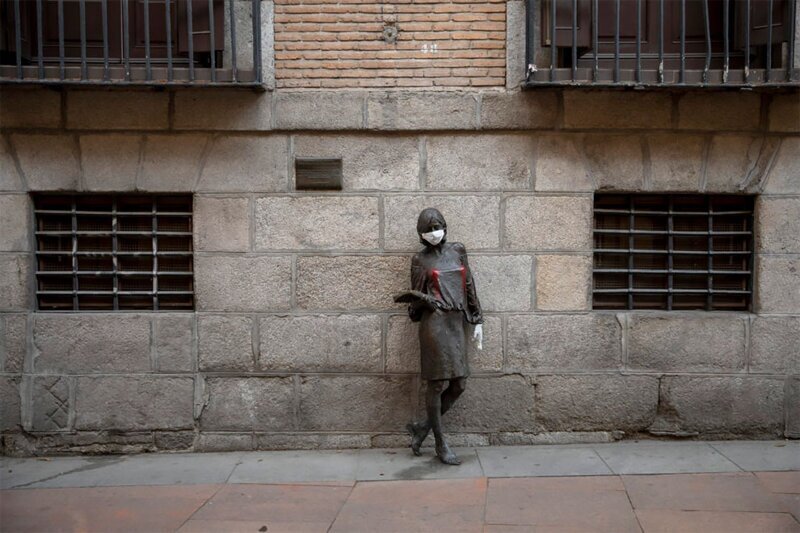 Статуя в центре Мадрида