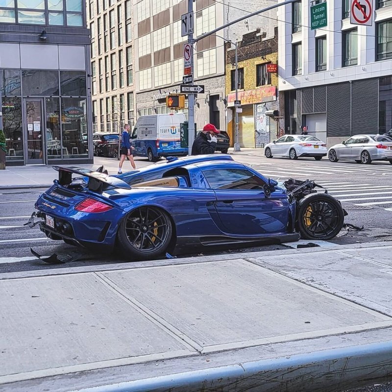 В Нью-Йорке парень разбил очень редкий суперкар Porsche Gemballa Mirage GT и попытался скрыться