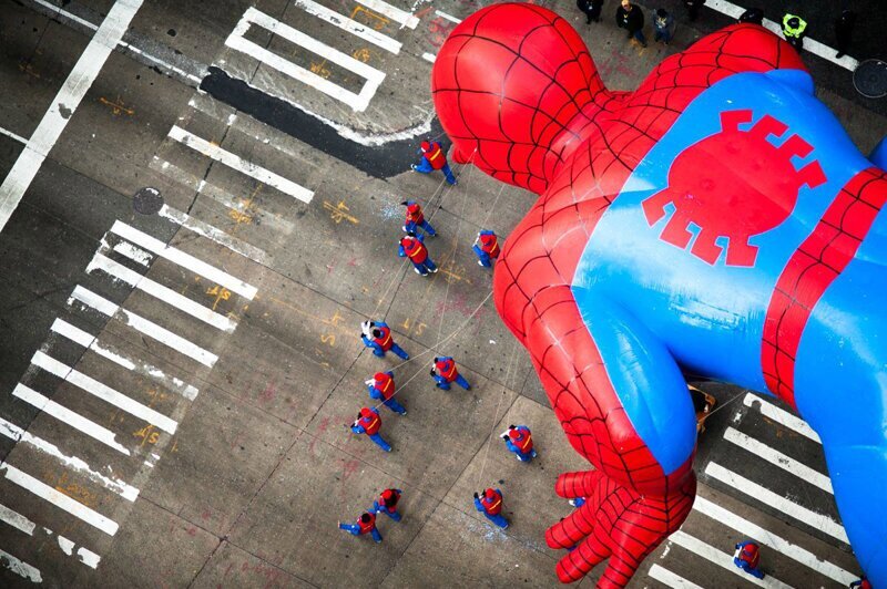  «Человек-паук» во время парада на День благодарения.