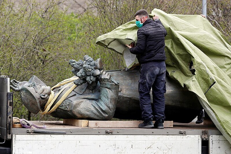Следственный комитет возбудил уголовное дело из-за сноса памятника маршалу Коневу в Праге