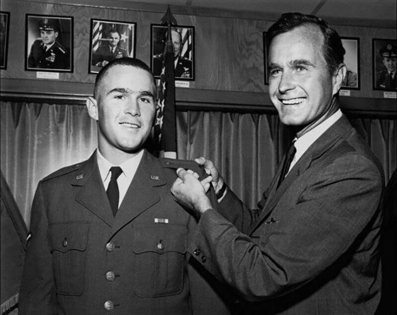 Джордж Буш — старший и Джордж Буш — младший, 1968 год, США