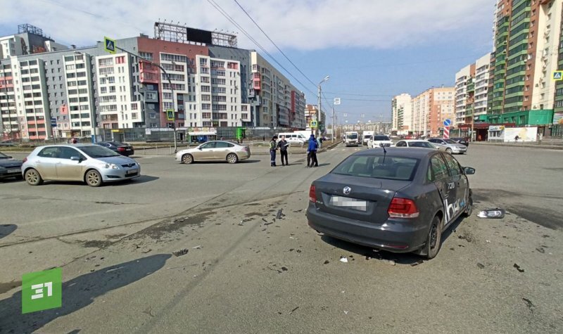 В Челябинске во время дезинфекции улиц в ДТП попал полицейский автомобиль