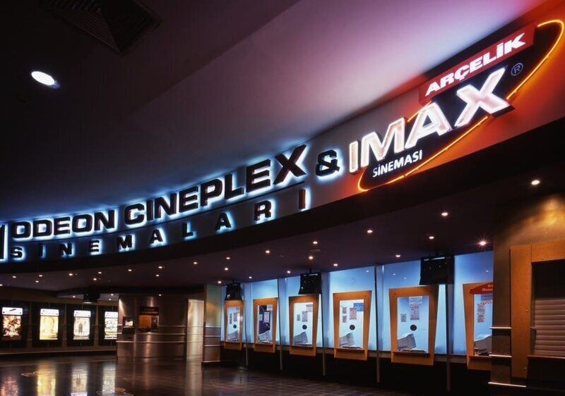 Генеральный директор AMC Entertainment надеется, что кинотеатры США вновь откроются к середине июня