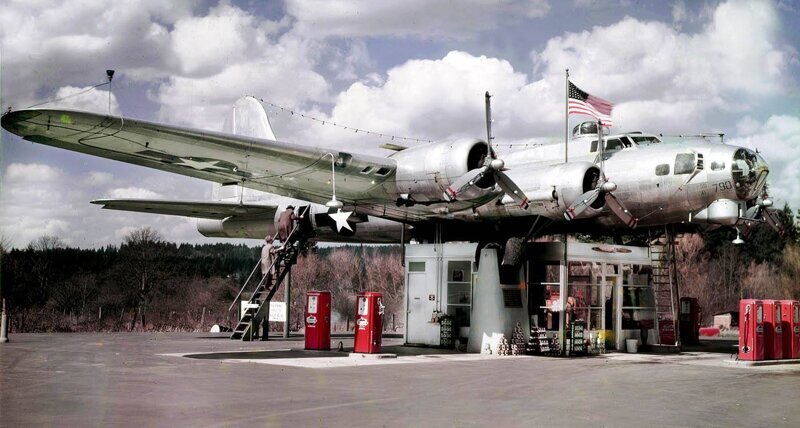 АЗС на базе бомбардировщика Б-17. США 1947