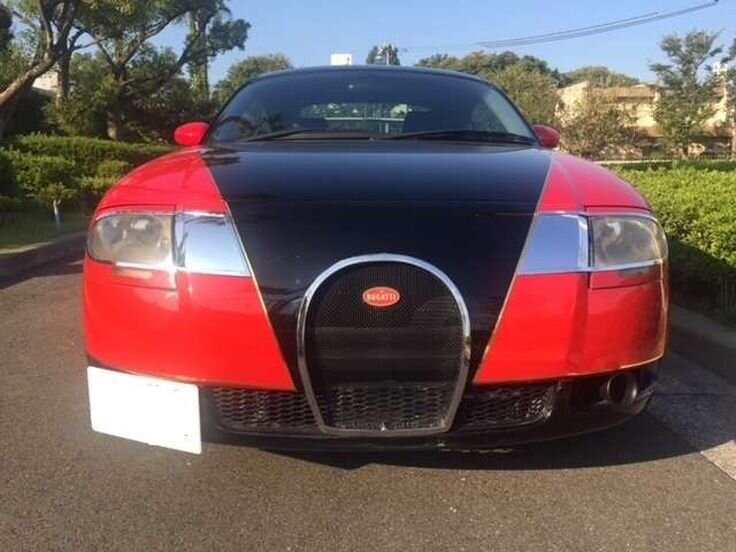 Не очень удачная копия Bugatti Veyron созданная из Audi TT