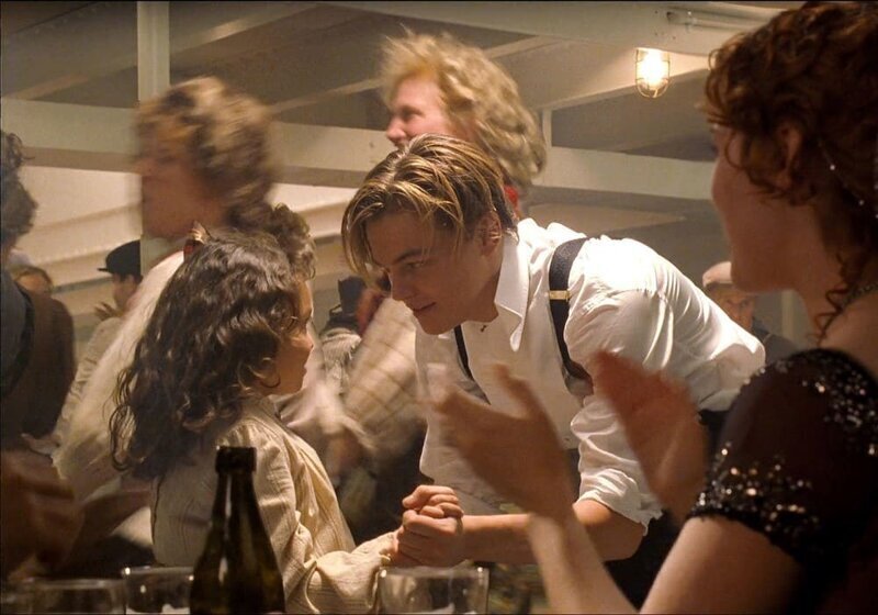 Как поживает кудрявая малышка, которая танцевала с Леонардо ДиКаприо в «Титанике»?