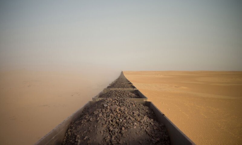 Грузовой поезд в Мавритании стал победителем в категории «Путешествия». (Фото ADRIAN GUERIN):