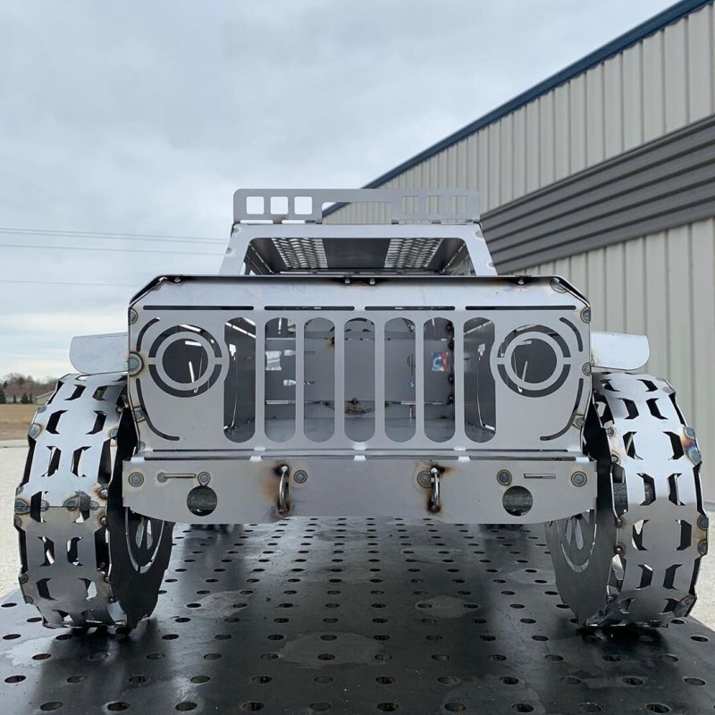 Практично и симпатично: мангал в виде внедорожника Jeep Wrangler